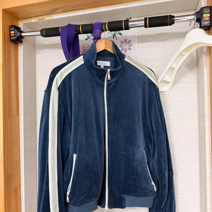 [SOLD OUT] BROWNYARD 벨벳 트랙 자켓 네이비 브라운야드