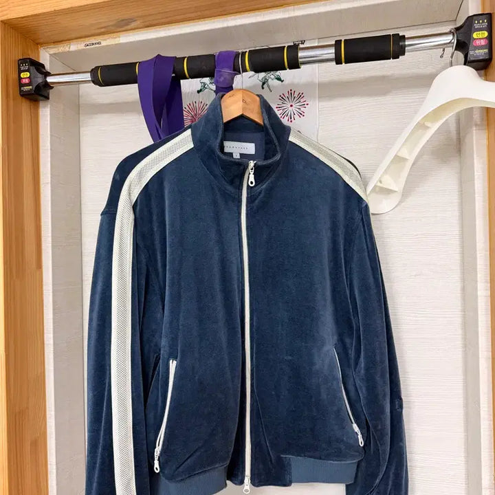 [SOLD OUT] BROWNYARD 벨벳 트랙 자켓 네이비 브라운야드