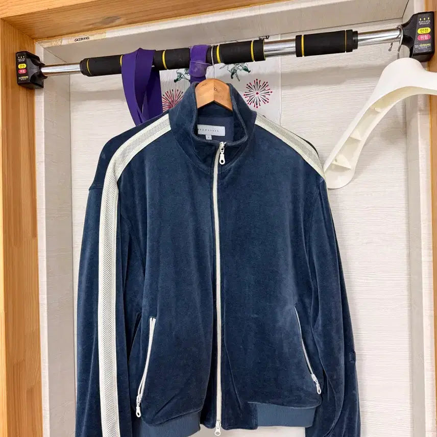 [SOLD OUT] BROWNYARD 벨벳 트랙 자켓 네이비 브라운야드