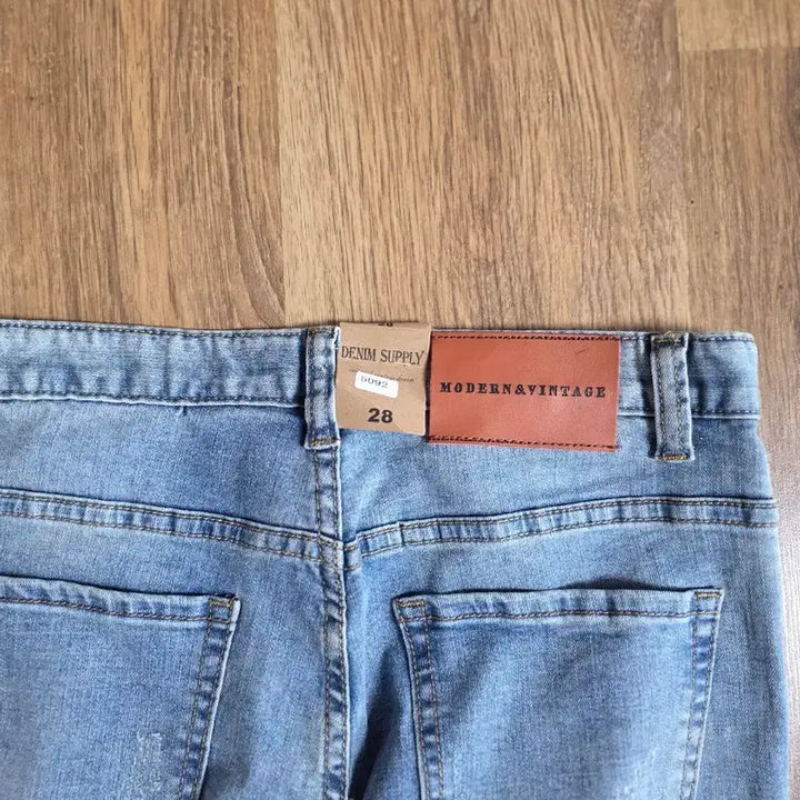 [SOLD OUT] 연청 데미지 청바지