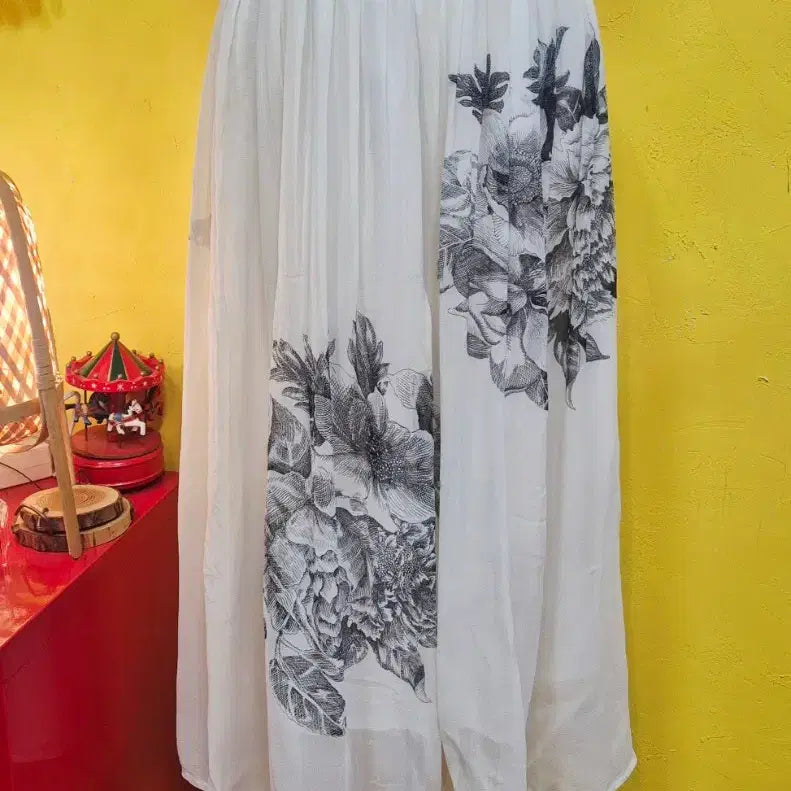 [SOLD OUT] 플라워 프린팅 실크 롱 스커트