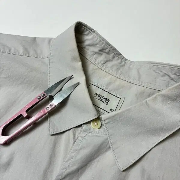 [BUNJANG] AnotherOffice Writer Dove Gray Short Sleeve Shirt / 어나더오피스 Writer 도브 그레이 반팔 셔츠 PN8596