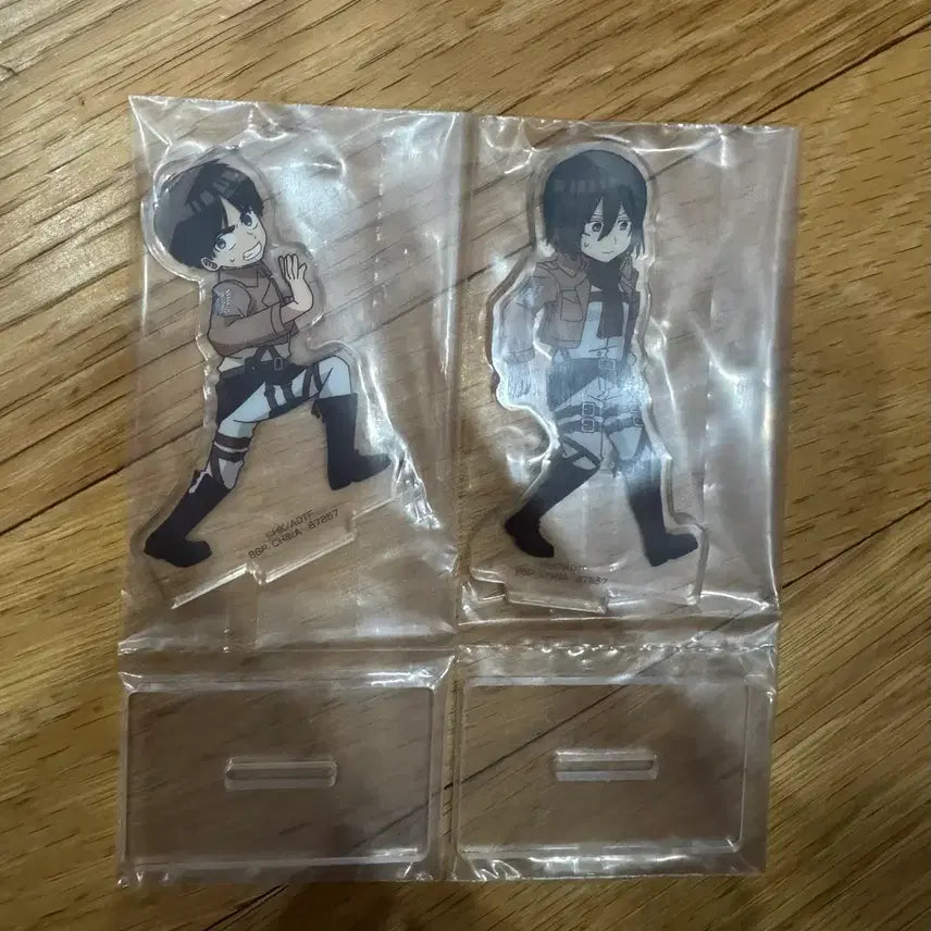 [BUNJANG] Attack on Titan Eren &amp; Mikasa Acrylic Stand Bundle / 진격거 H상 에렌 미카사 일괄