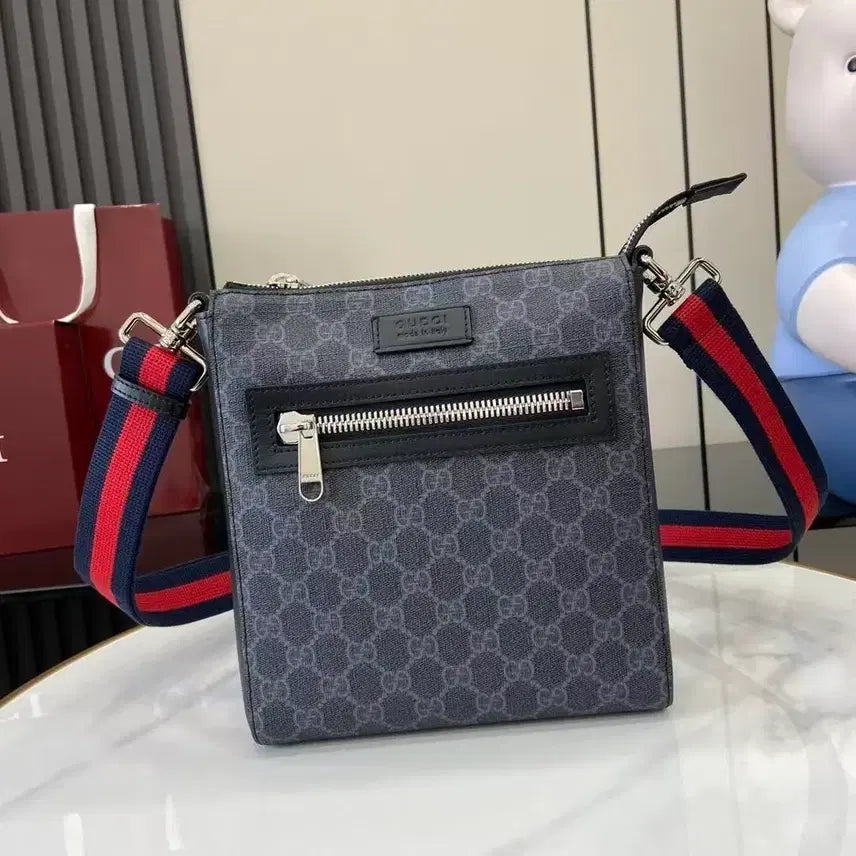 [BUNJANG] Gucci GG Supreme Messenger Bag / 구찌 GG 슈프림 메신저백 블랙