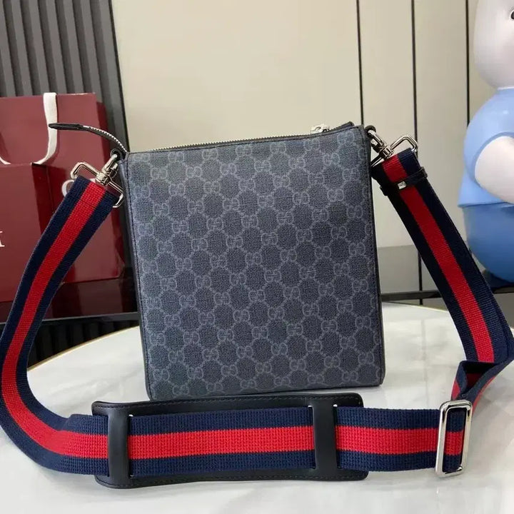 [BUNJANG] Gucci GG Supreme Messenger Bag / 구찌 GG 슈프림 메신저백 블랙