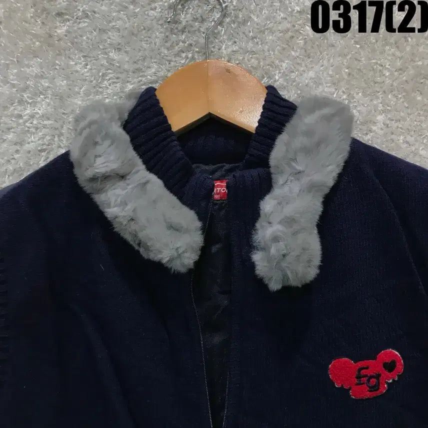 [SOLD OUT] FANTOM 네이비 니트 조끼 + 퍼 카라 장식 L