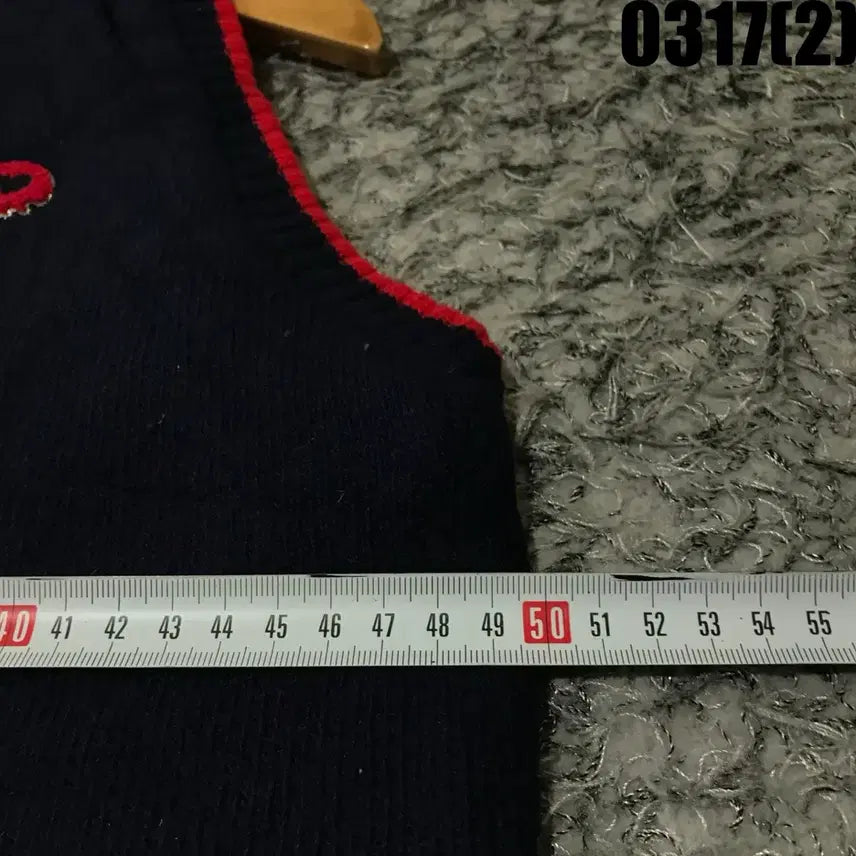 [SOLD OUT] FANTOM 네이비 니트 조끼 + 퍼 카라 장식 L