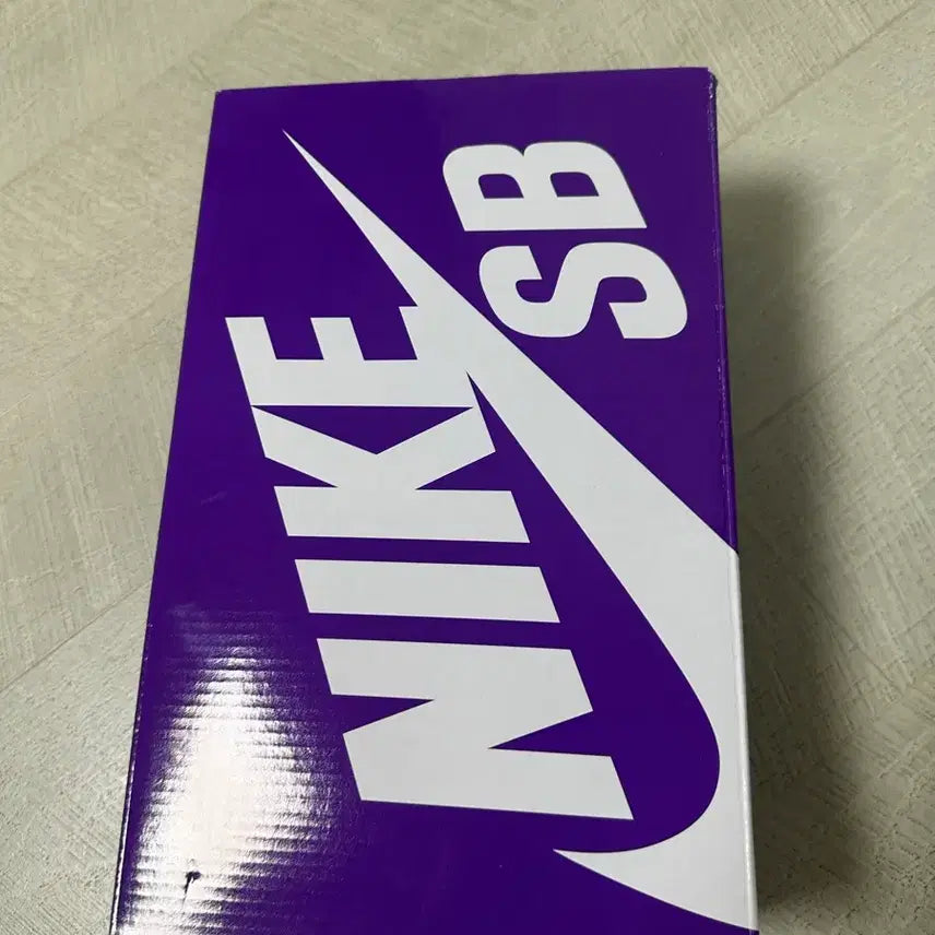 [BUNJANG] Nike SB Dunk Low Premium Burgundy Crush Sneakers / 나이키 SB 덩크 로우 프리미엄 버건디 크러쉬 270