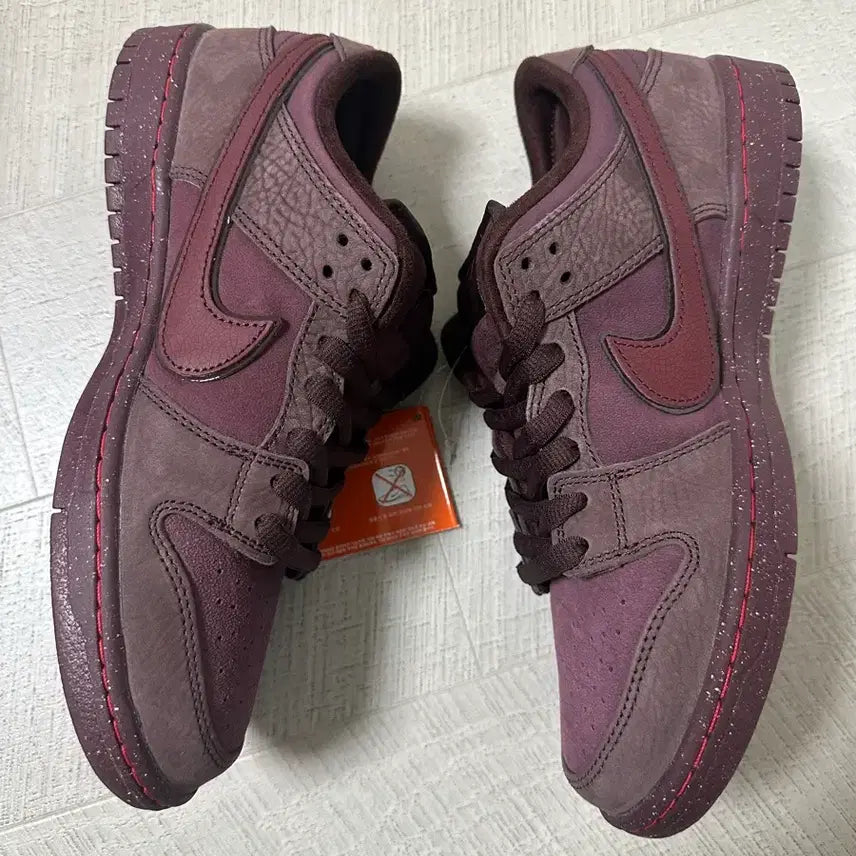 [BUNJANG] Nike SB Dunk Low Premium Burgundy Crush Sneakers / 나이키 SB 덩크 로우 프리미엄 버건디 크러쉬 270