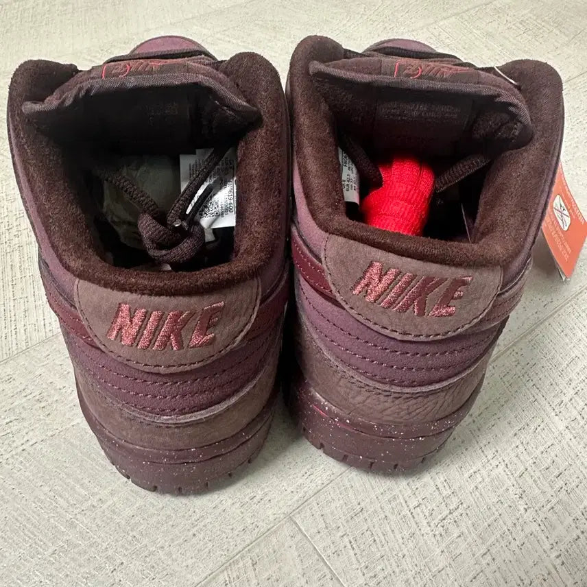 [BUNJANG] Nike SB Dunk Low Premium Burgundy Crush Sneakers / 나이키 SB 덩크 로우 프리미엄 버건디 크러쉬 270