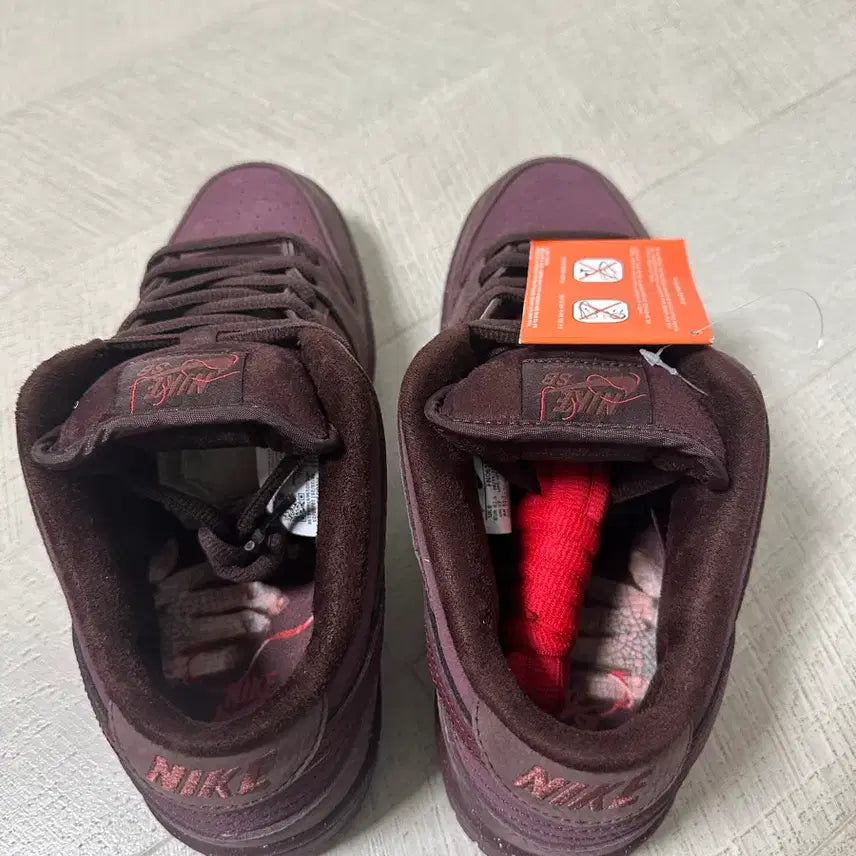 [BUNJANG] Nike SB Dunk Low Premium Burgundy Crush Sneakers / 나이키 SB 덩크 로우 프리미엄 버건디 크러쉬 270