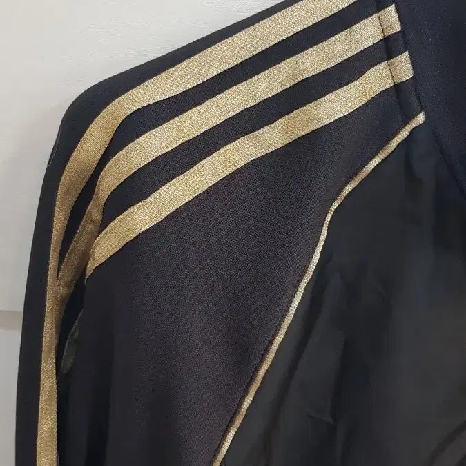 [BUNJANG] Adidas Black/Gold Track Top (Size 105) / 아디다스 블랙/골드 삼선 트랙탑105사이즈