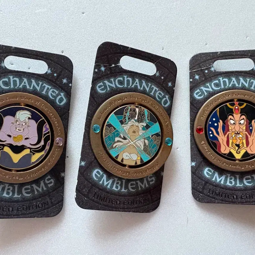 [BUNJANG] Disney Enchanted Emblem Badge Set / 디즈니 인챈티드 엠블럼 뱃지 (한정판) 세트