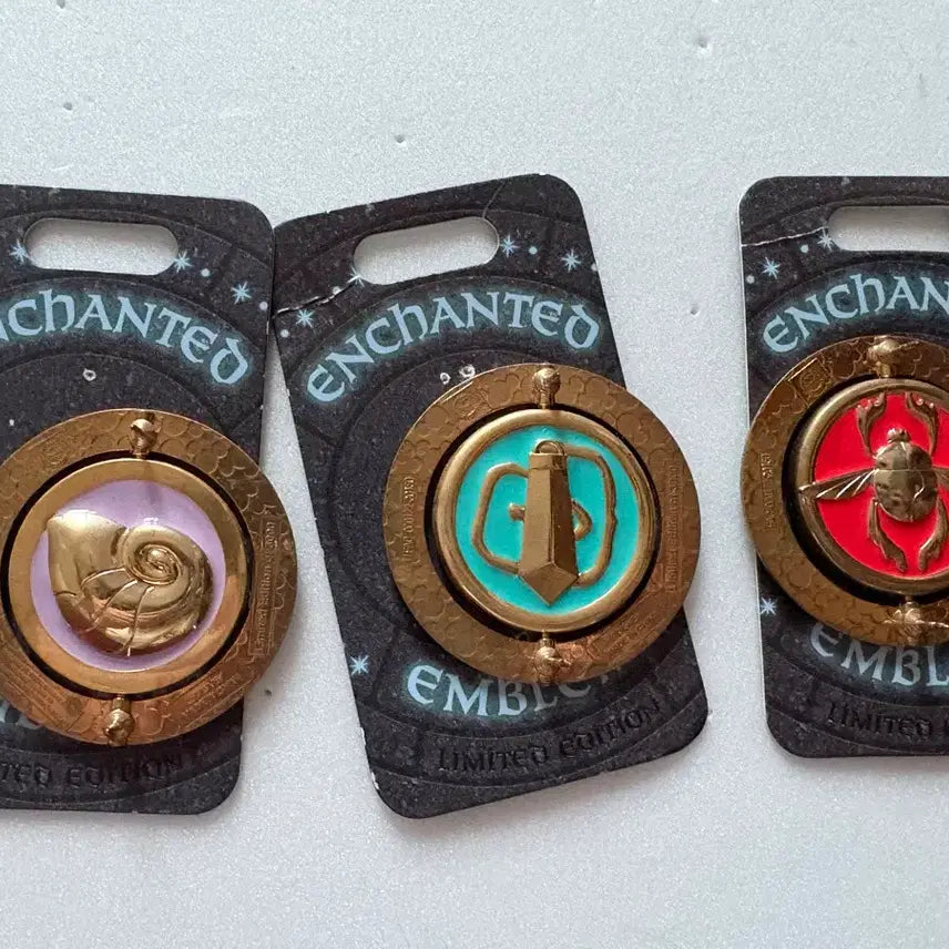 [BUNJANG] Disney Enchanted Emblem Badge Set / 디즈니 인챈티드 엠블럼 뱃지 (한정판) 세트