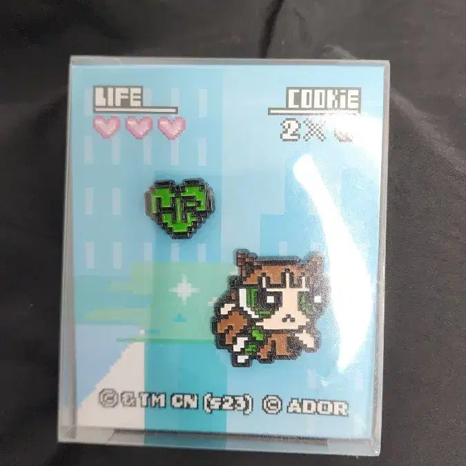 [BUNJANG] NewJeans Haerin Metal Badge / 뉴진스 해린 메탈 뱃지 미개봉