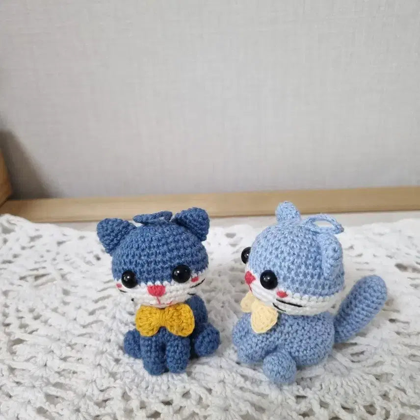 [BUNJANG] Handmade Crochet Cat Keychain Pair / 손뜨개인형 (고양이키링한쌍)