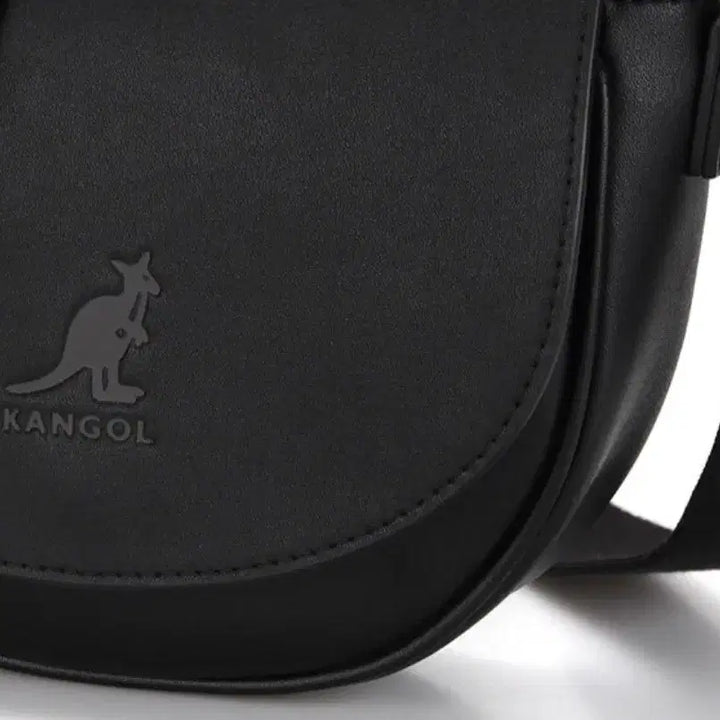 [BUNJANG] Kangol Saddle Bag Leather Crossbody Bag / (새상품)캉골 블랙 새들백 가죽크로스백.캉골하프문