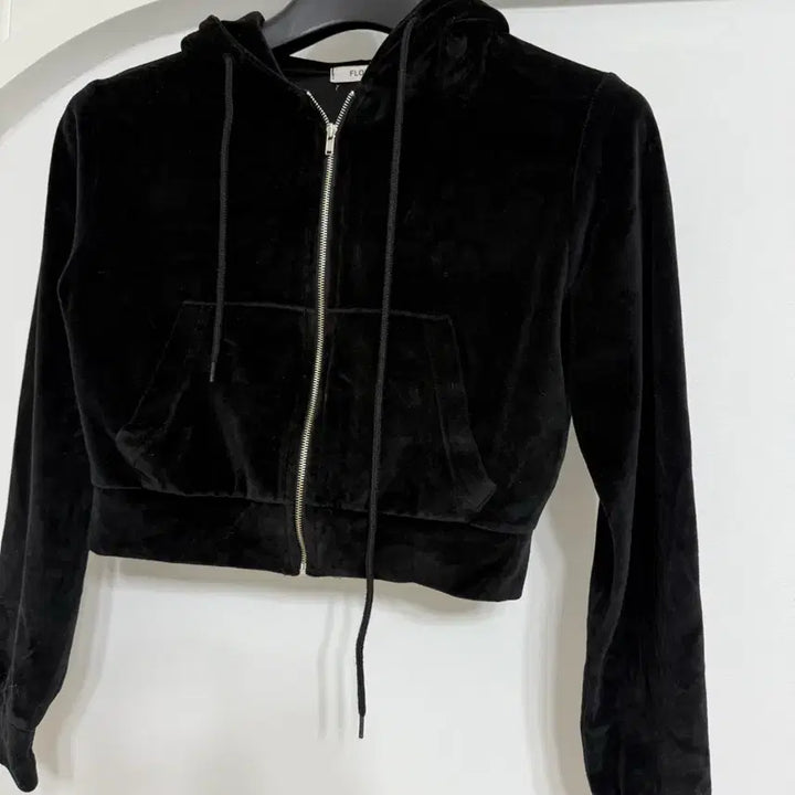 [BUNJANG] FLOU Velvet Hooded Zip-up Black / FLOU 벨벳 후드 집업 블랙
