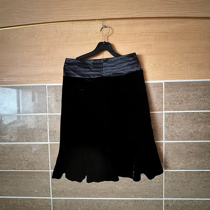 [BUNJANG] Black Pleated Velvet Midi Skirt / 블랙 플리츠 스커트
