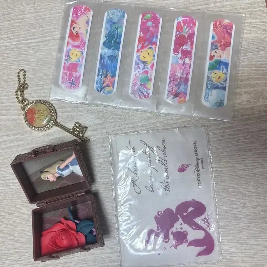 [BUNJANG] Tokyo Disney Resort Ariel &amp; Alice Goods Set / 도쿄 디즈니 리조트 인어공주/앨리스 굿즈 세트