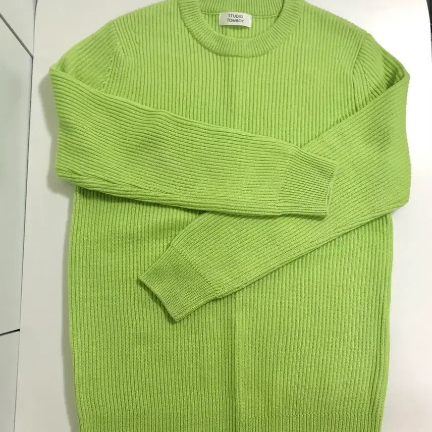 [SOLD OUT] 스튜디오 톰보이 라임색 니트