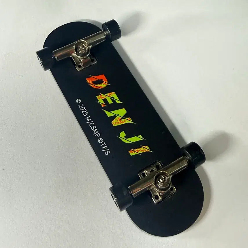 [BUNJANG] Chainsaw Man Denji Fingerboard Strap Keychain (Sealed) / 급처할인) 체인소맨 핑거보드 스트랩 키링