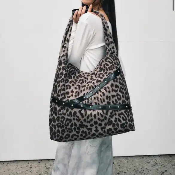 [BUNJANG] Square Line Cruma Leopard Shoulder Bag - Dark Cray / 스퀘어라인 크루마 레오파드 숄더백 다크크레이