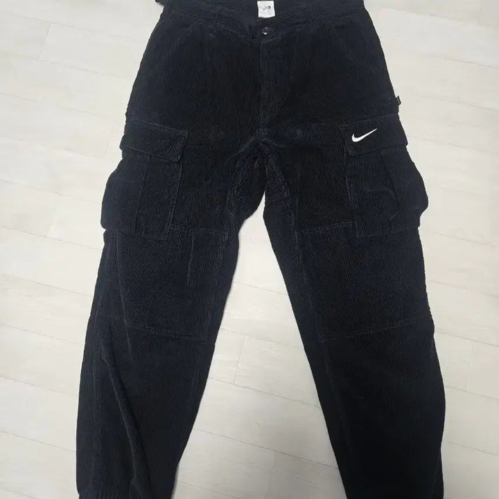 [BUNJANG] Supreme x Nike Corduroy Cargo Pants Black - 22SS M / 슈프림 x 나이키 아크 코듀로이 카고 팬츠 블랙 - 22SS M