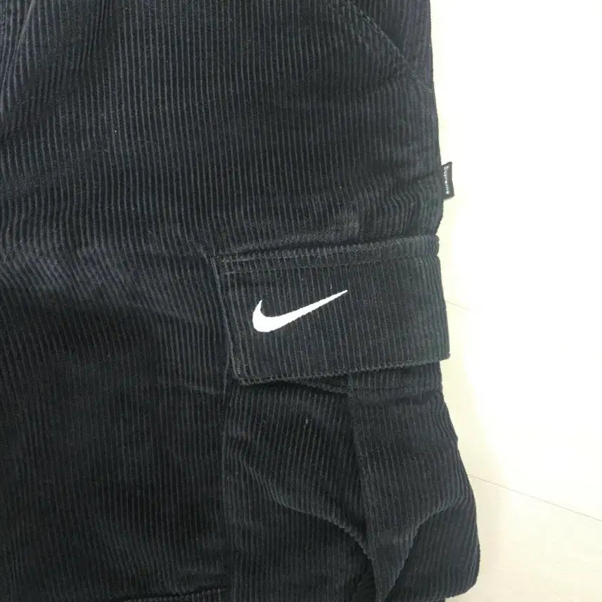 [BUNJANG] Supreme x Nike Corduroy Cargo Pants Black - 22SS M / 슈프림 x 나이키 아크 코듀로이 카고 팬츠 블랙 - 22SS M
