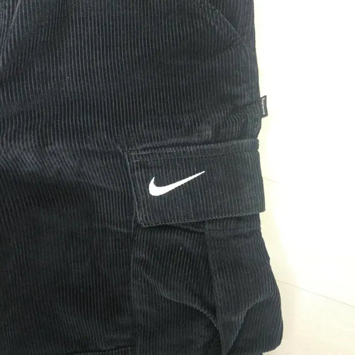 [BUNJANG] Supreme x Nike Corduroy Cargo Pants Black - 22SS M / 슈프림 x 나이키 아크 코듀로이 카고 팬츠 블랙 - 22SS M