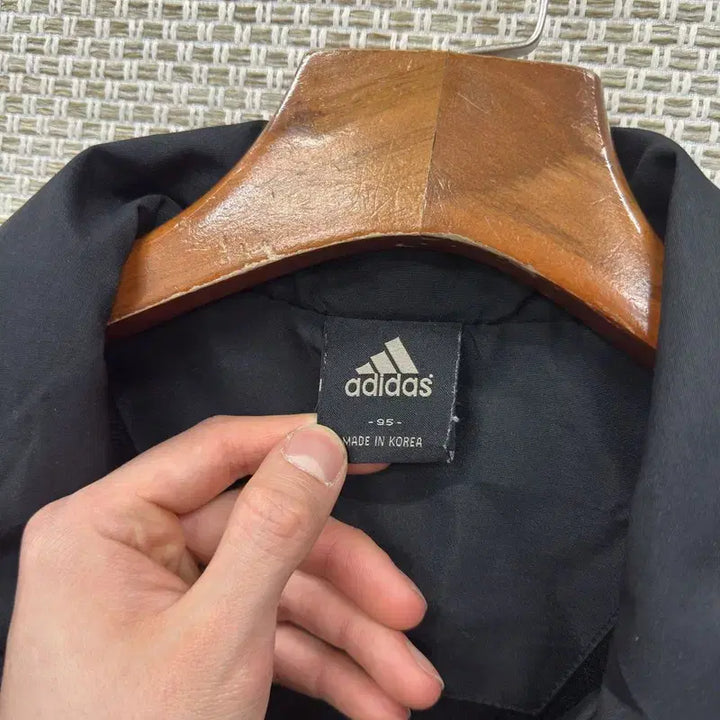 [BUNJANG] Adidas Embroidered Logo Windbreaker Jacket / 아디다스 자수로고 윈드브레이커 바람막이 자켓 95 A07632