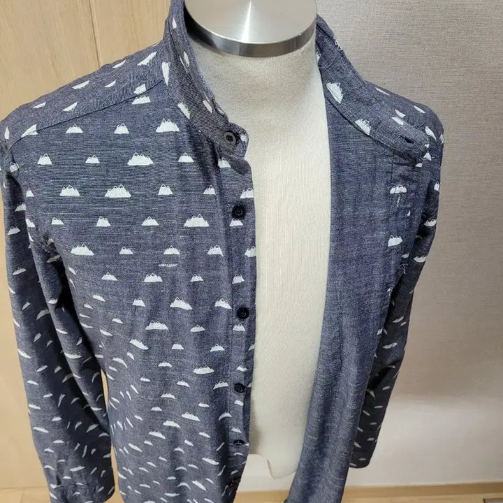[BUNJANG] WESC Chambray Shirt - Pattern Print / WESC 남자 패턴프린트 샴브레이 셔츠 M 네이비