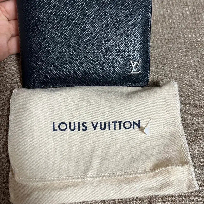 [BUNJANG] Louis Vuitton Taiga Leather Wallet / [A+급/정품] 루이비통 타이가 반지갑
