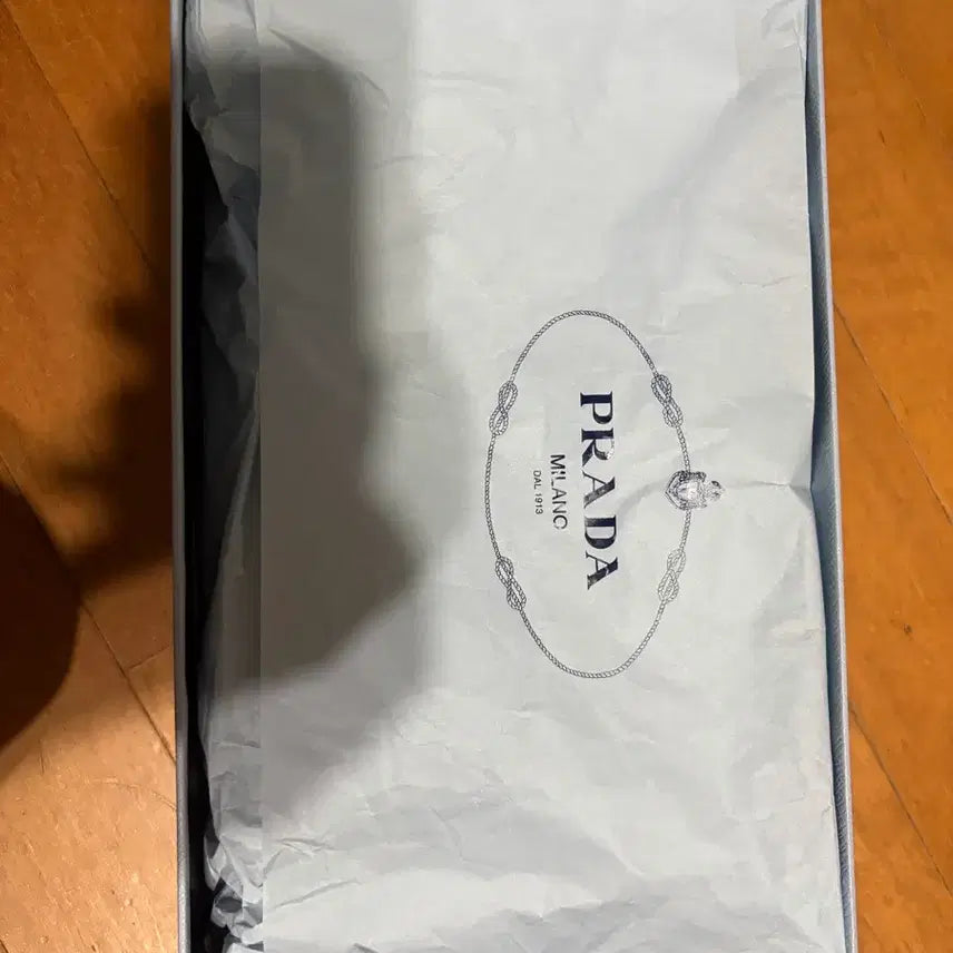 [SOLD OUT] 프라다 자수 패브릭 샌들 슬리퍼 힐 블랙
