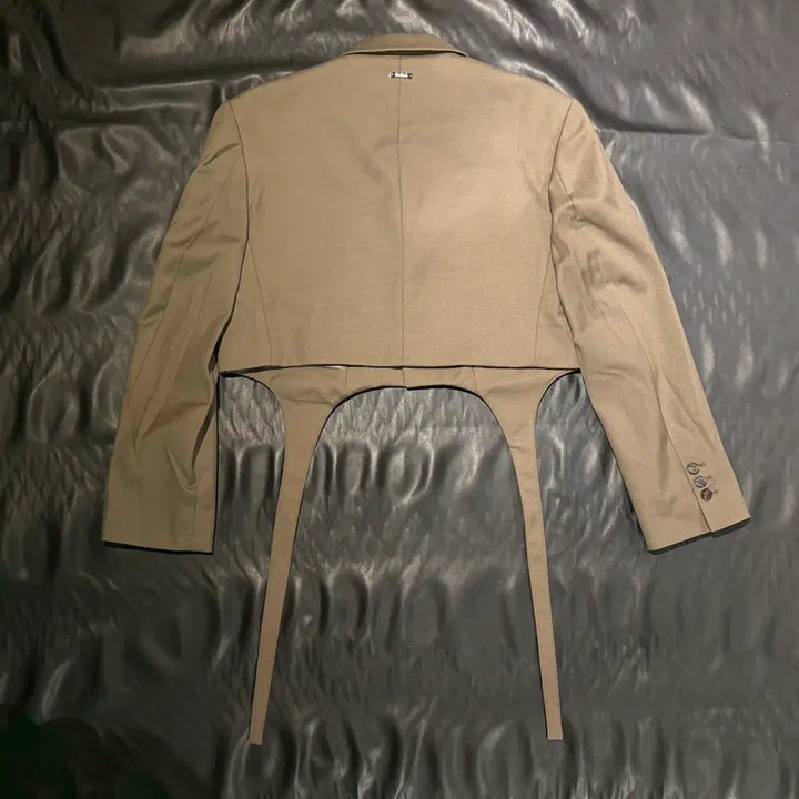 [SOLD OUT] 본봄 가터 디테일 크롭 자켓