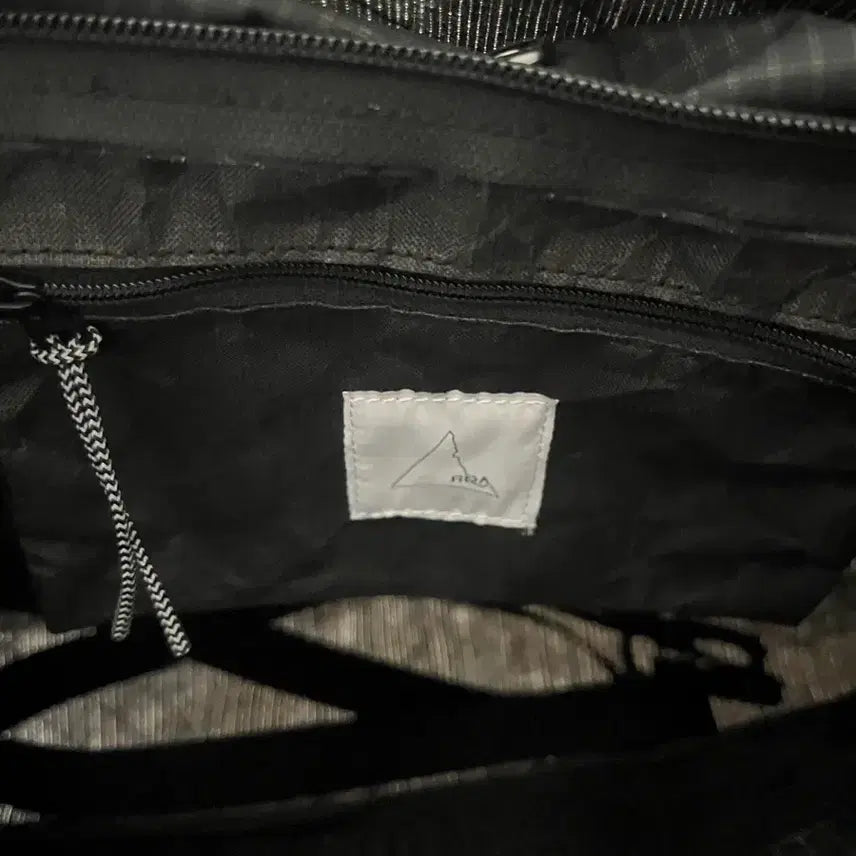 [BUNJANG] Roa Hiking Tote Bag Black / ROA 로아 하이킹 토트백 크로스백 새상품