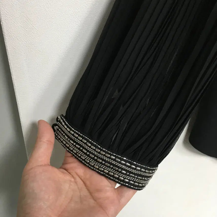 [SOLD OUT] 모조에스핀 플리츠 보석 블라우스 55