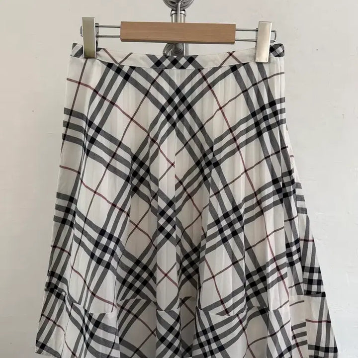 [BUNJANG] Burberry Blue Label White Nova Check Pleated Skirt / Burberry 버버리 블루라벨 화이트 노바체크 플리츠 스커트