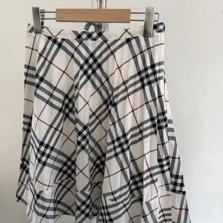 [BUNJANG] Burberry Blue Label White Nova Check Pleated Skirt / Burberry 버버리 블루라벨 화이트 노바체크 플리츠 스커트
