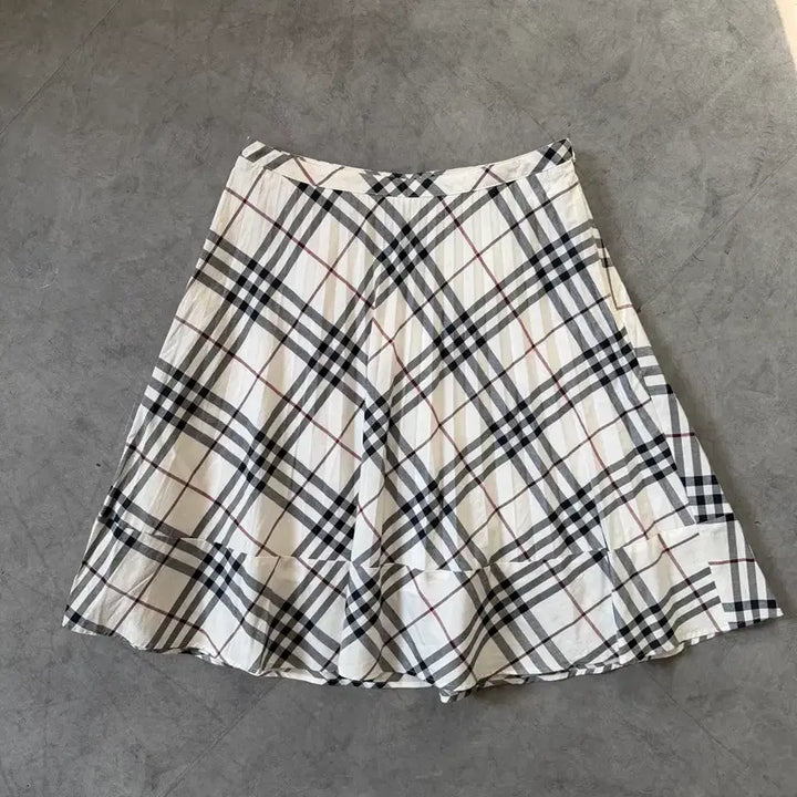 [BUNJANG] Burberry Blue Label White Nova Check Pleated Skirt / Burberry 버버리 블루라벨 화이트 노바체크 플리츠 스커트