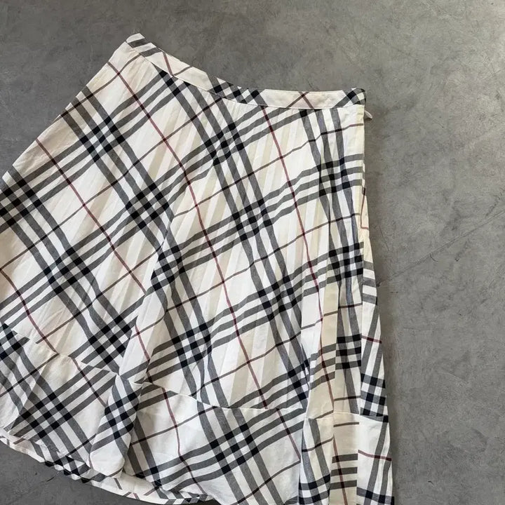 [BUNJANG] Burberry Blue Label White Nova Check Pleated Skirt / Burberry 버버리 블루라벨 화이트 노바체크 플리츠 스커트