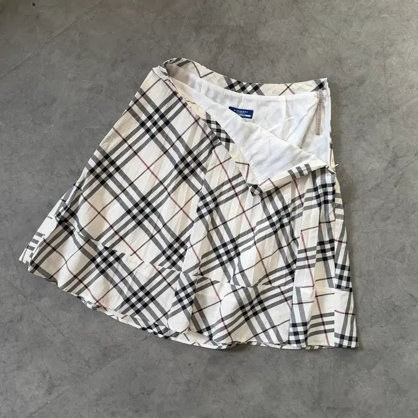 [BUNJANG] Burberry Blue Label White Nova Check Pleated Skirt / Burberry 버버리 블루라벨 화이트 노바체크 플리츠 스커트