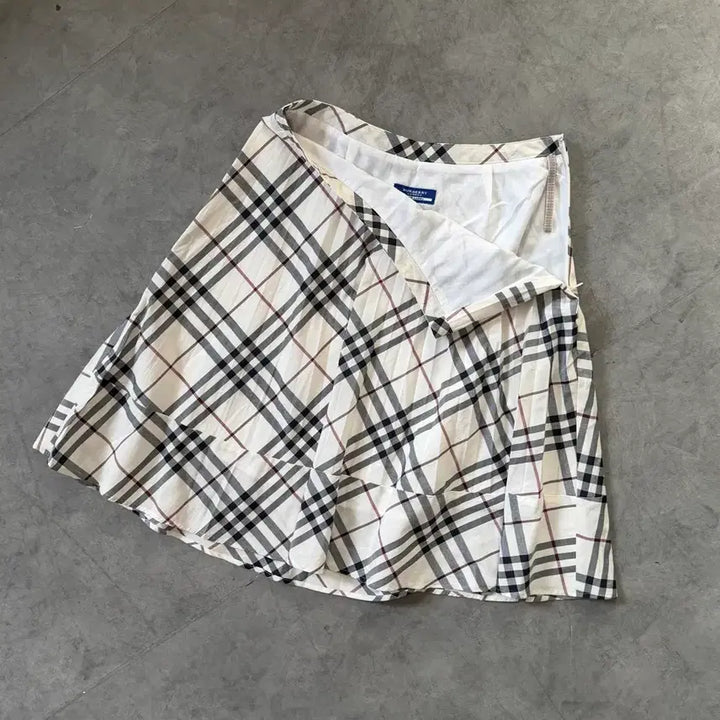 [BUNJANG] Burberry Blue Label White Nova Check Pleated Skirt / Burberry 버버리 블루라벨 화이트 노바체크 플리츠 스커트