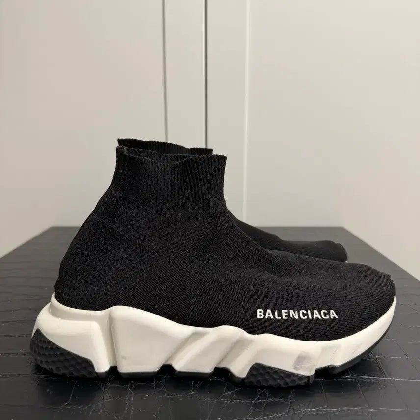 [BUNJANG] Balenciaga Speedrunner White and Black Sneakers / 발렌시아가 스피드러너 흰검 36(230)