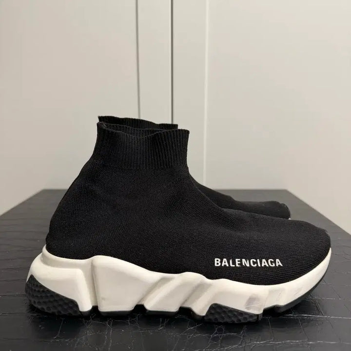 [BUNJANG] Balenciaga Speedrunner White and Black Sneakers / 발렌시아가 스피드러너 흰검 36(230)
