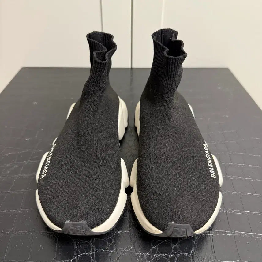 [BUNJANG] Balenciaga Speedrunner White and Black Sneakers / 발렌시아가 스피드러너 흰검 36(230)