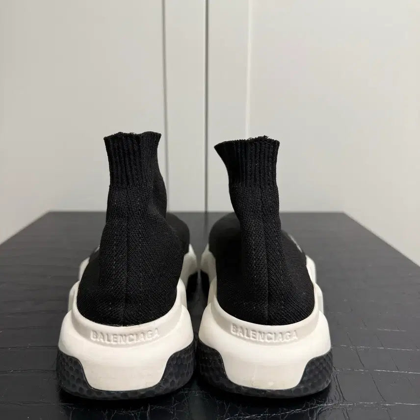 [BUNJANG] Balenciaga Speedrunner White and Black Sneakers / 발렌시아가 스피드러너 흰검 36(230)
