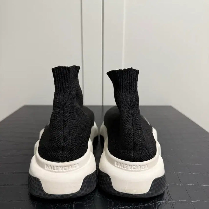 [BUNJANG] Balenciaga Speedrunner White and Black Sneakers / 발렌시아가 스피드러너 흰검 36(230)