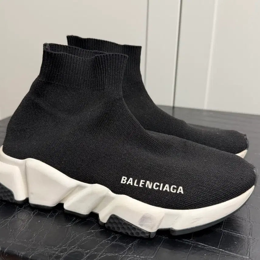 [BUNJANG] Balenciaga Speedrunner White and Black Sneakers / 발렌시아가 스피드러너 흰검 36(230)