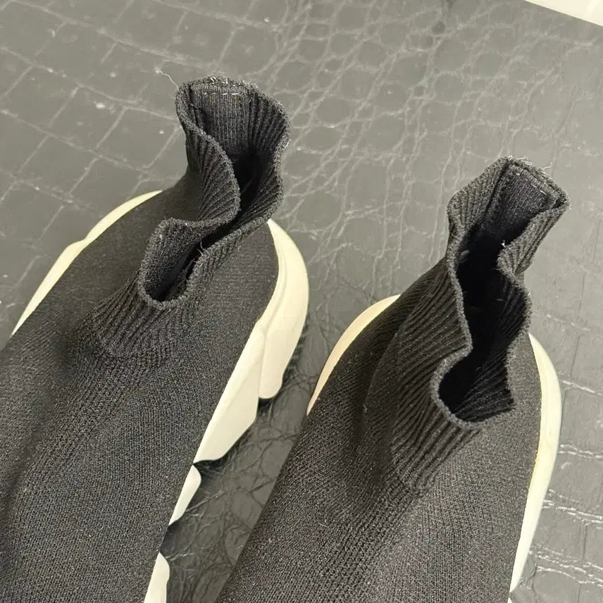 [BUNJANG] Balenciaga Speedrunner White and Black Sneakers / 발렌시아가 스피드러너 흰검 36(230)